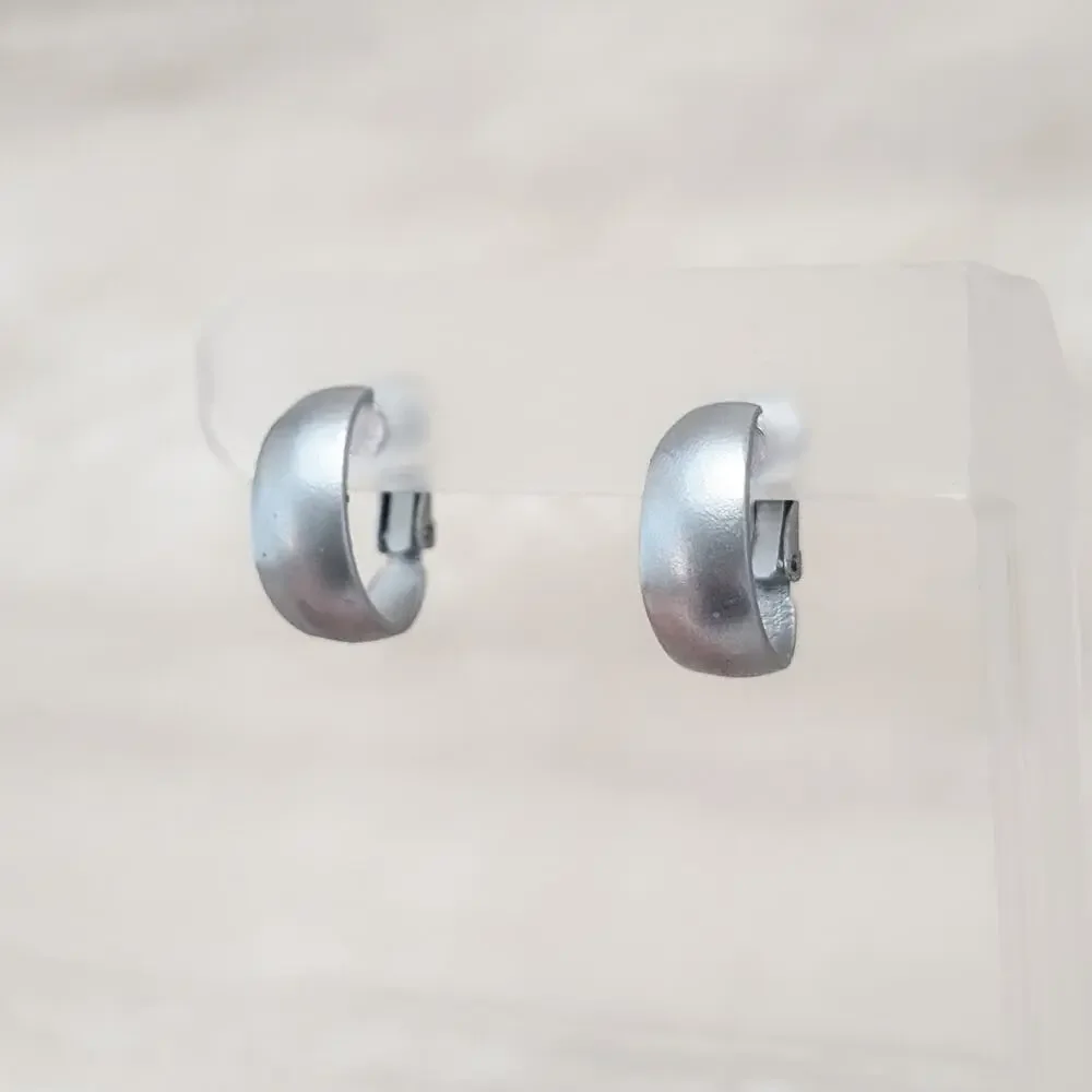 Vintage Clip On Earrings 0.75
